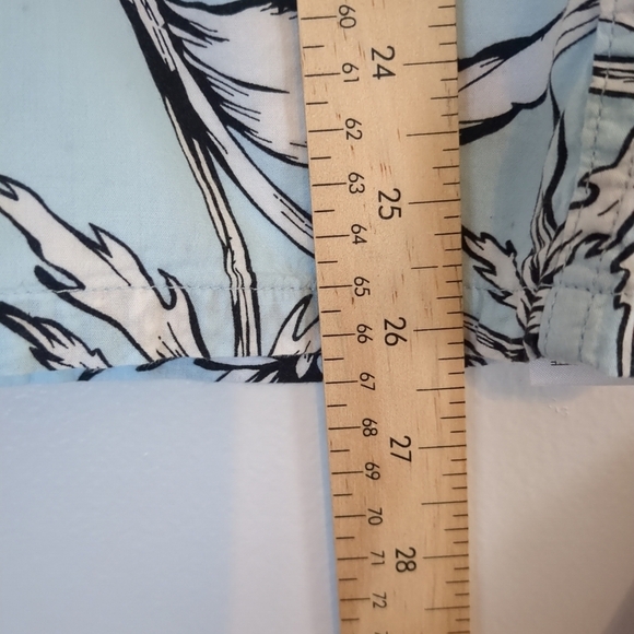 Levi's Light Blue Floral Men's Shirt Size Large Outdoor Golf Preppy - Picture 7 of 8